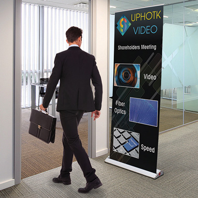 XChange Retractor Kit XChange Retractor Kit with Banner printed on Titan™ no-curl hybrid media in Full Color, installed to an Interchangeable base